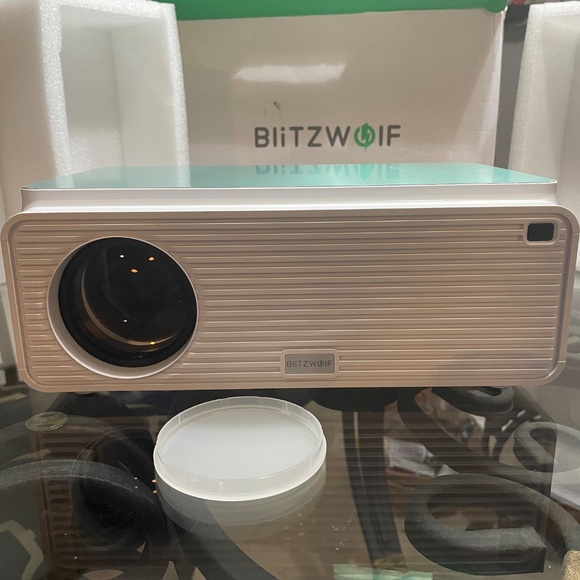 Projector - Picture 6 of 7